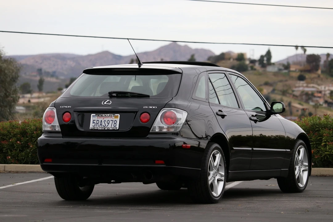2005 Lexus IS 1st Gen - Image 22 of 31