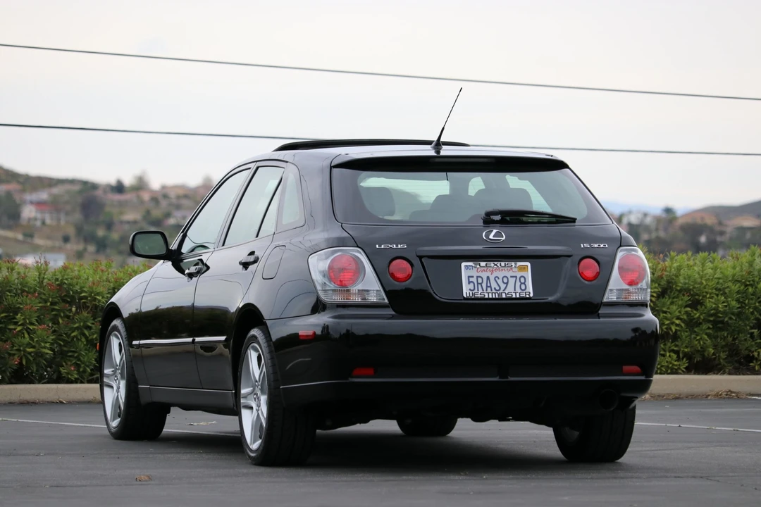 2005 Lexus IS 1st Gen - Image 14 of 31