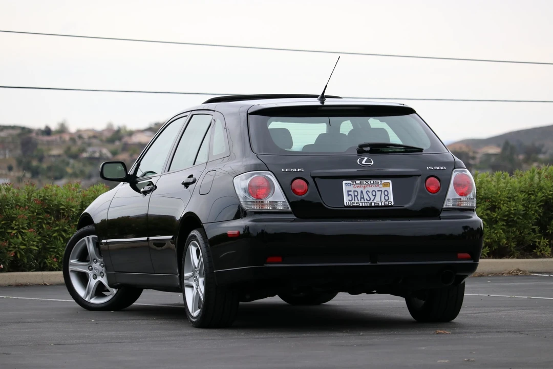 2005 Lexus IS 1st Gen - Image 12 of 31