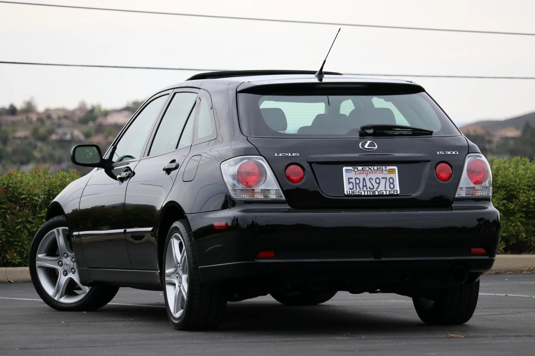 2005 Lexus IS 1st Gen - Image 11 of 31