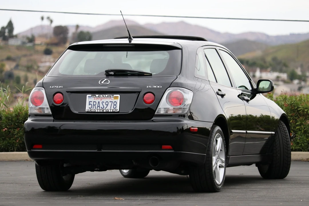 2005 Lexus IS 1st Gen - Image 19 of 31