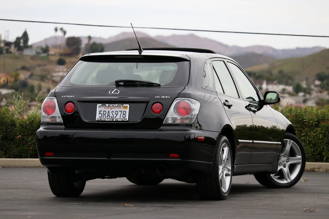 2005 Lexus IS 1st Gen - Image 18 of 31