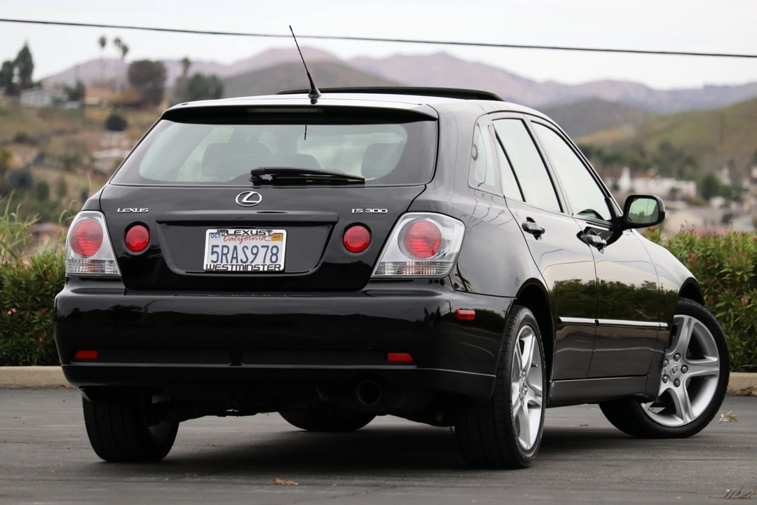 2005 Lexus IS 1st Gen - Image 20 of 31