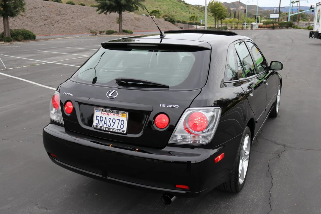 2005 Lexus IS 1st Gen - Image 17 of 31