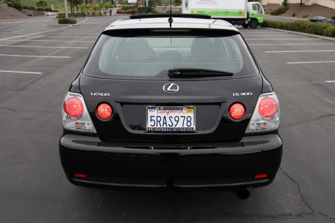 2005 Lexus IS 1st Gen - Image 16 of 31