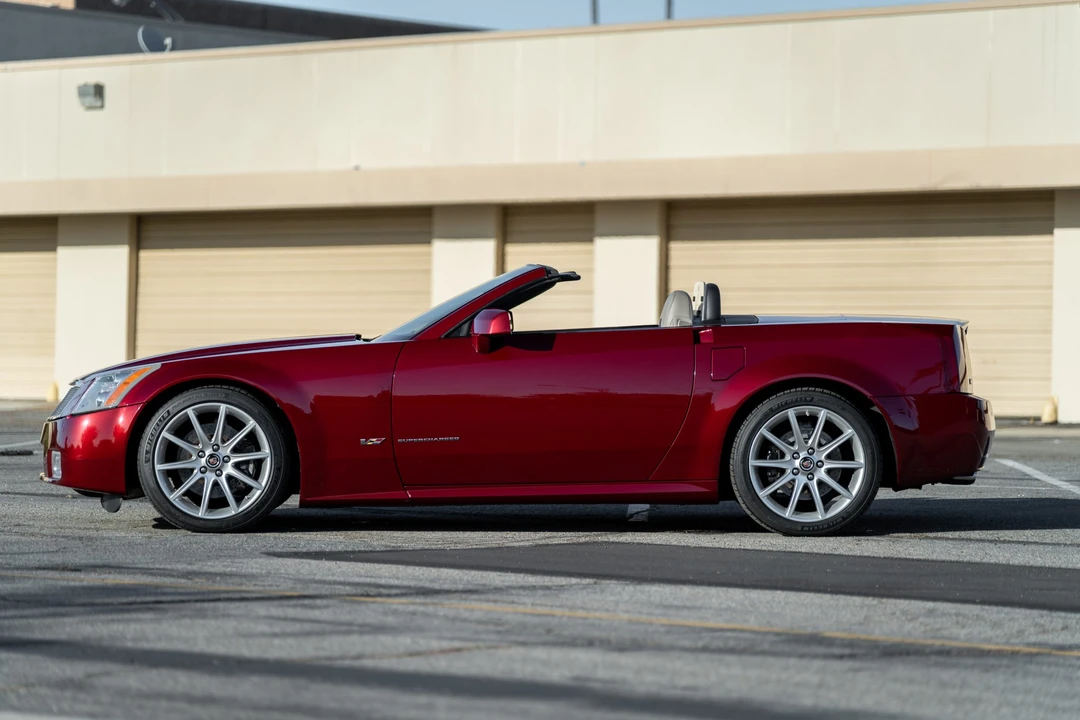 2006 Cadillac XLR-V - Image 17 of 31