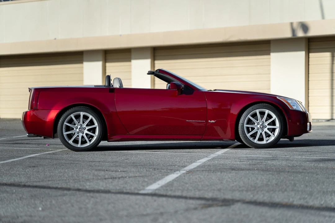 2006 Cadillac XLR-V - Image 13 of 31
