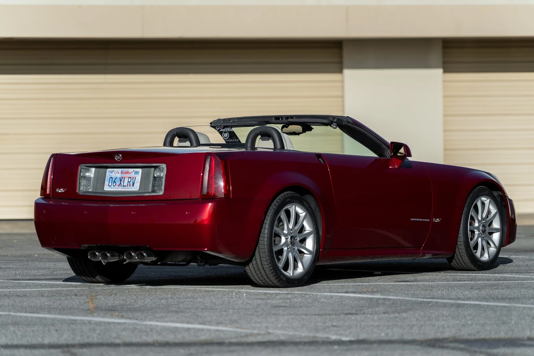 2006 Cadillac XLR-V - Image 14 of 31