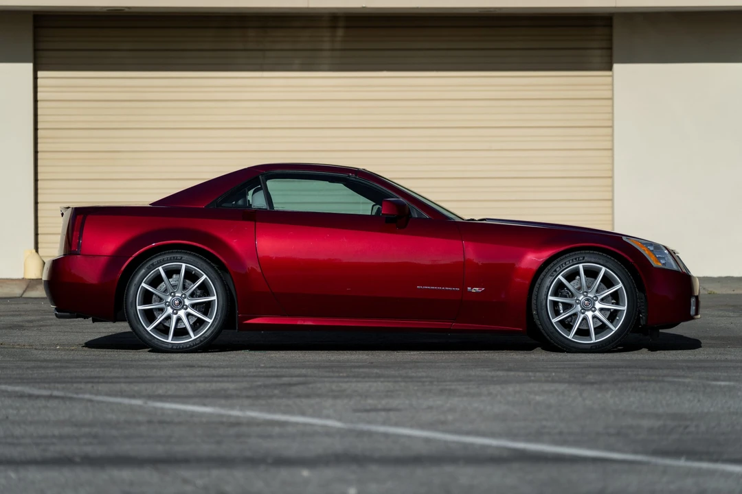 2006 Cadillac XLR-V - Image 5 of 31