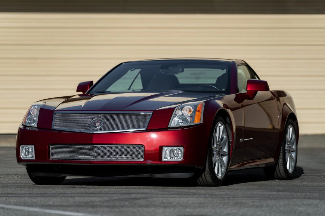 2006 Cadillac XLR-V - Image 2 of 31