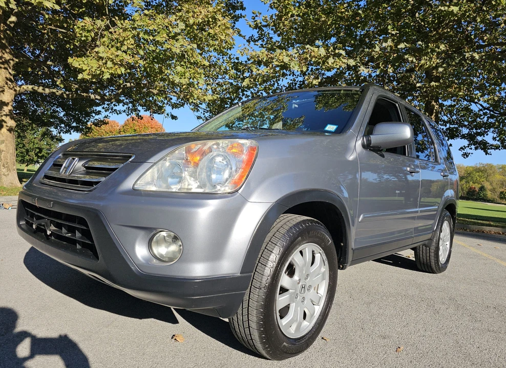 2006 Honda CR-V 2nd Gen - Image 2 of 31