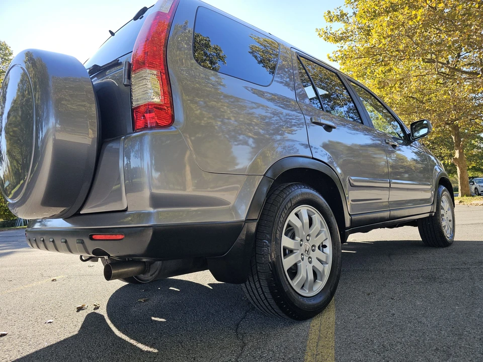 2006 Honda CR-V 2nd Gen - Image 10 of 31