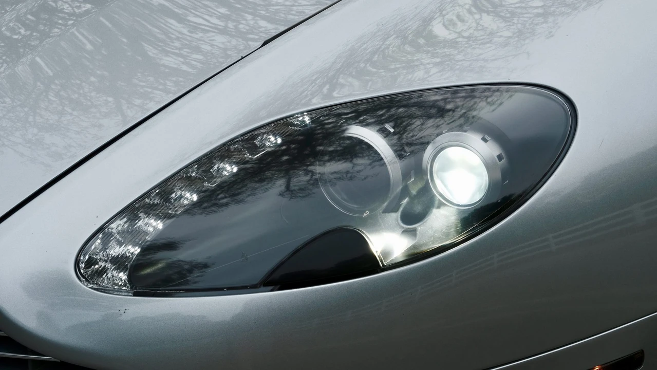 2007 Aston Martin V8 Vantage (2006-2017) - Image 28 of 31