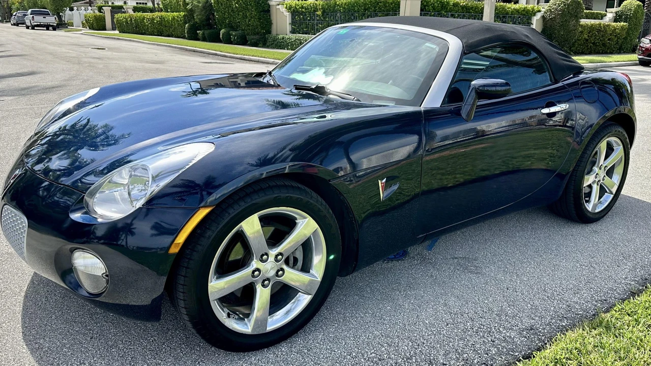 2007 Pontiac Solstice - Image 10 of 31