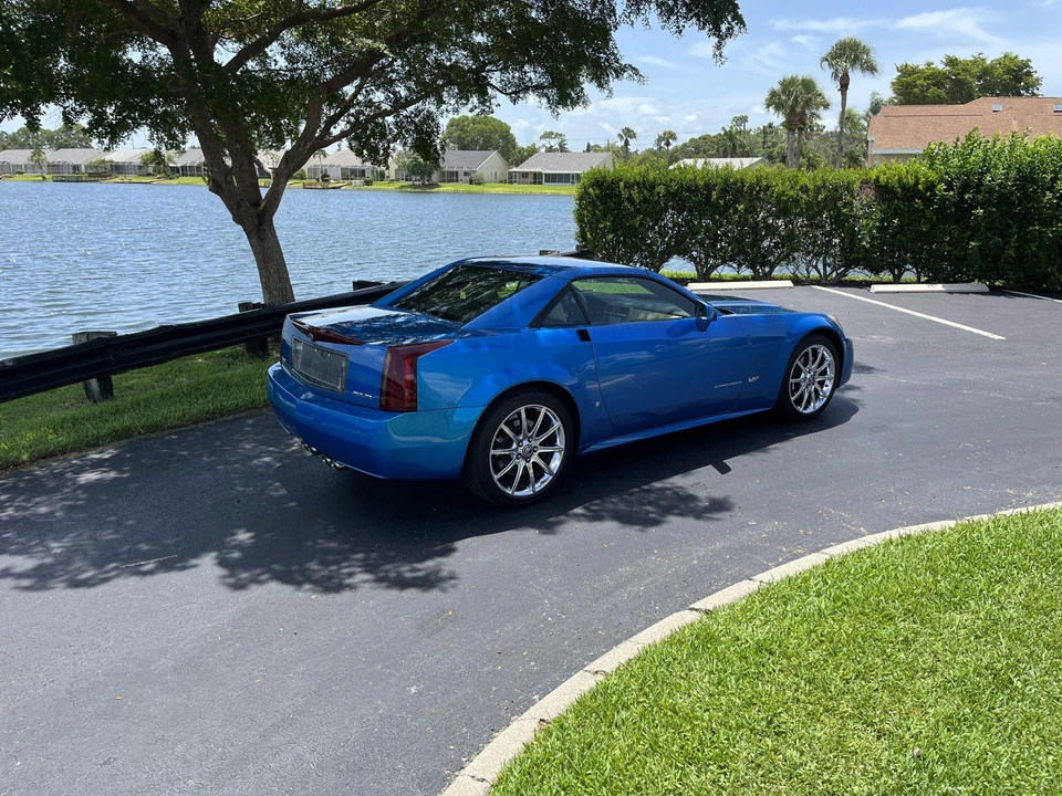 2008 Cadillac XLR-V - Image 11 of 31