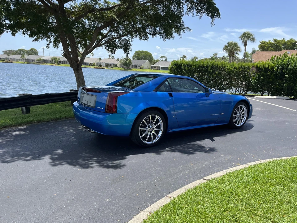 2008 Cadillac XLR-V - Image 12 of 31