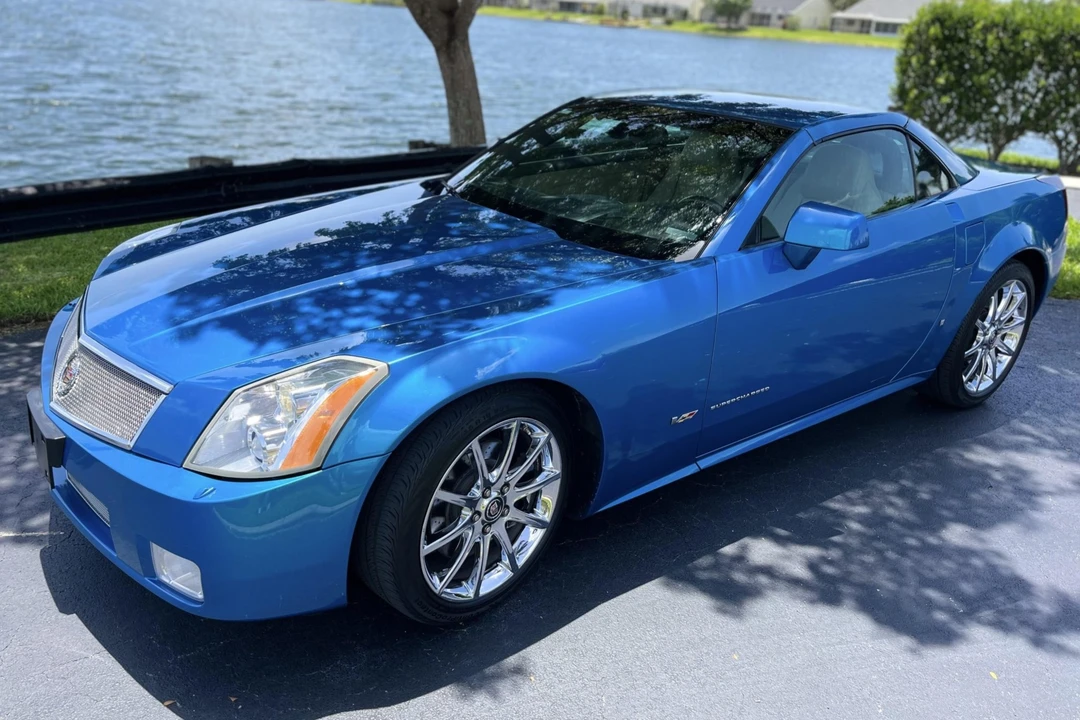 2008 Cadillac XLR-V - Image 2 of 31