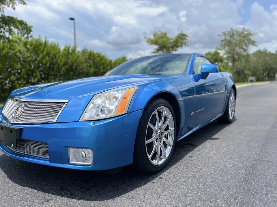 2008 Cadillac XLR-V - Image 3 of 31