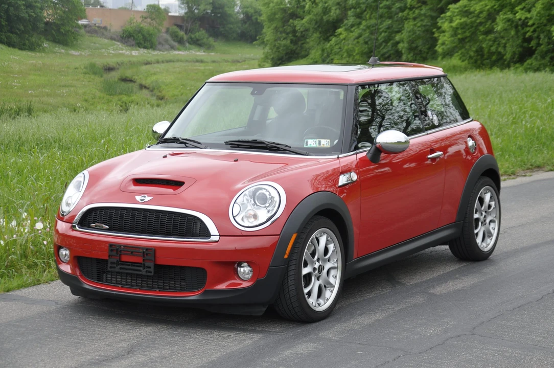 2009 Mini Mini 2nd Gen - Image 2 of 31