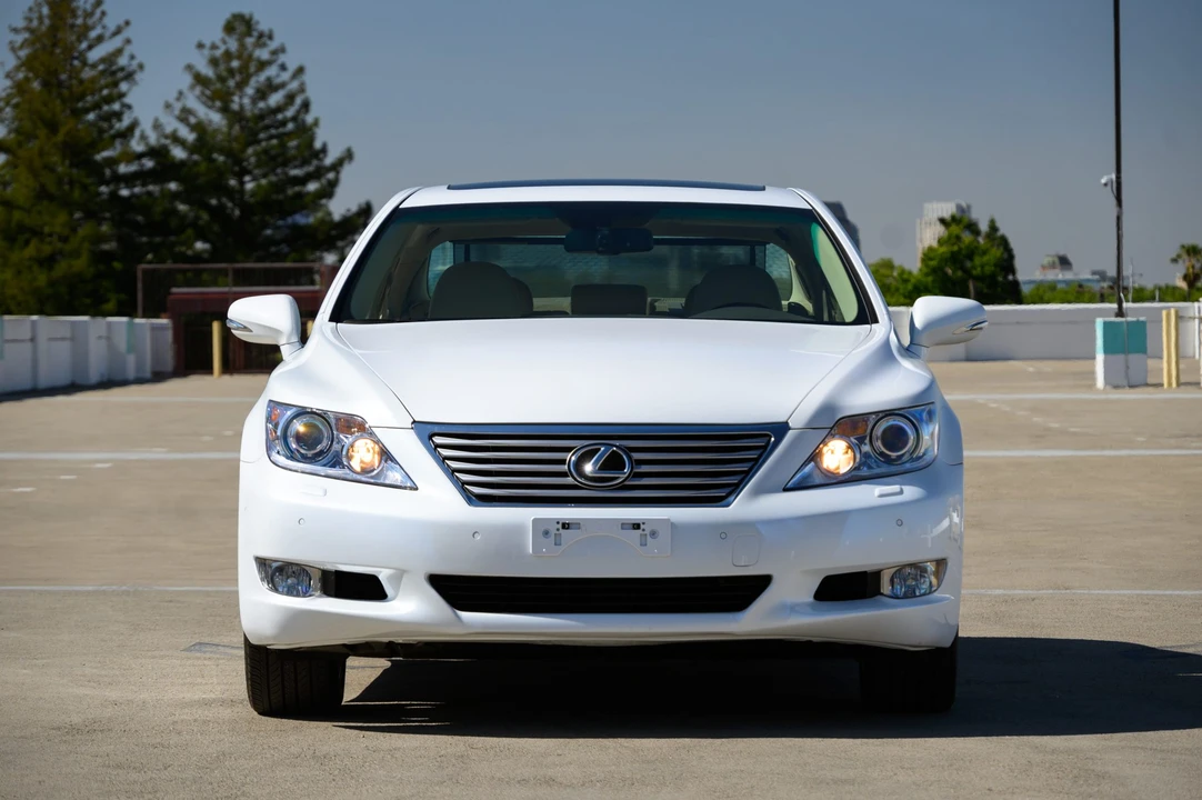 2010 Lexus LS 4th Gen - Image 4 of 31