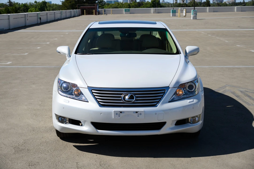 2010 Lexus LS 4th Gen - Image 5 of 31