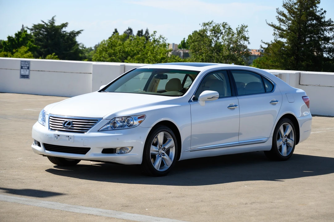 2010 Lexus LS 4th Gen - Image 9 of 31