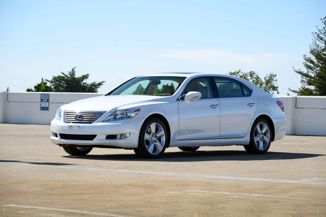 2010 Lexus LS 4th Gen - Image 10 of 31