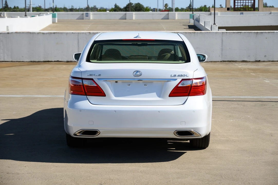 2010 Lexus LS 4th Gen - Image 20 of 31