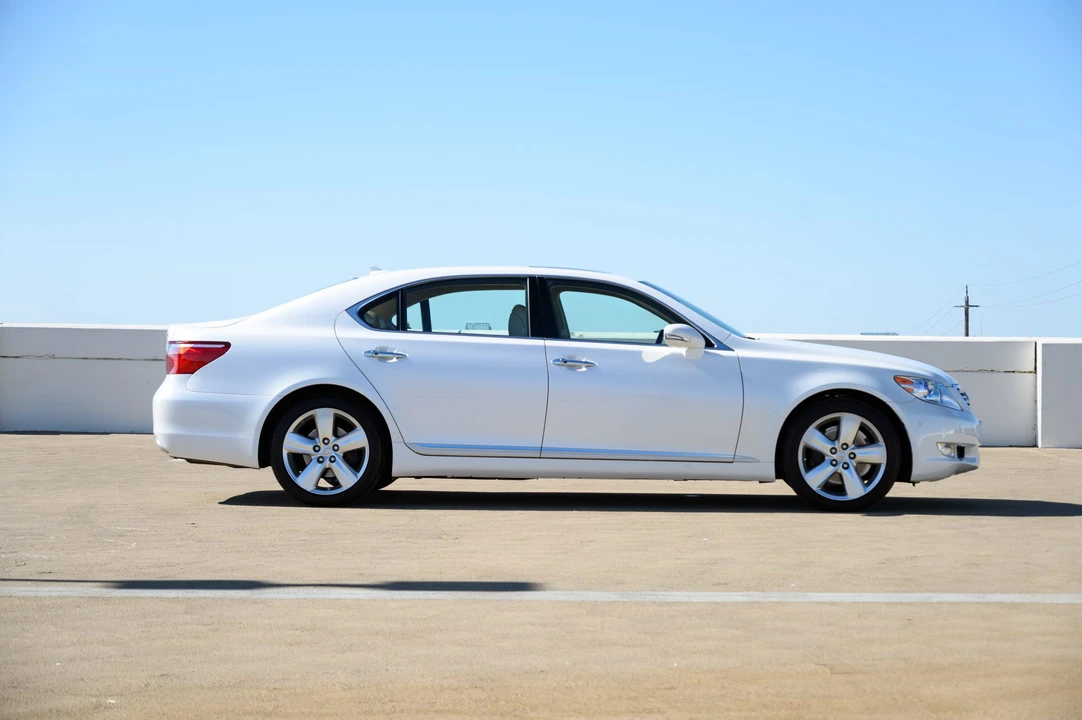 2010 Lexus LS 4th Gen - Image 28 of 31