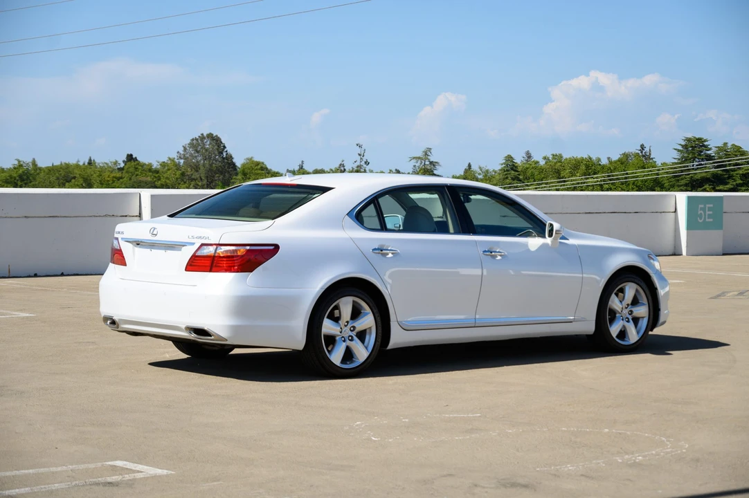 2010 Lexus LS 4th Gen - Image 24 of 31