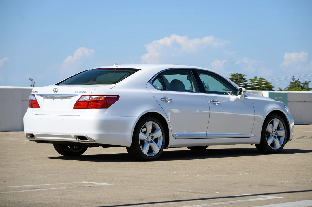 2010 Lexus LS 4th Gen - Image 25 of 31