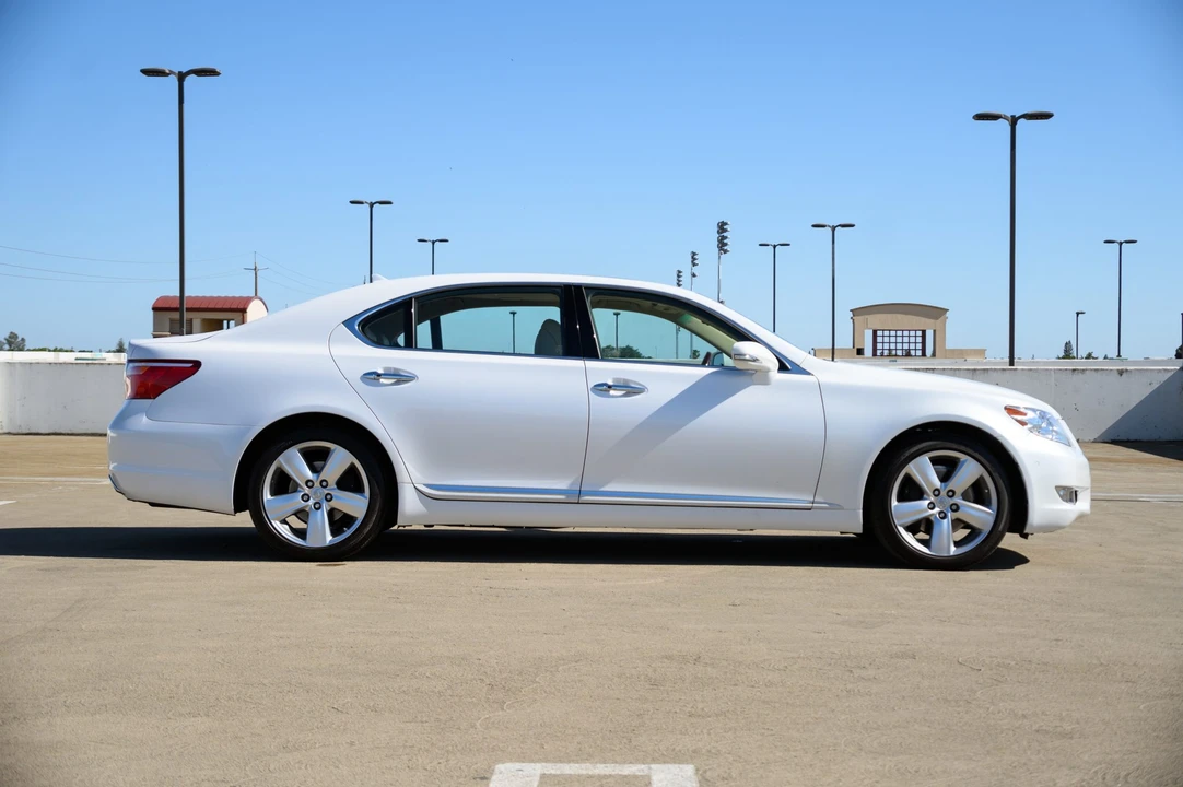 2010 Lexus LS 4th Gen - Image 30 of 31