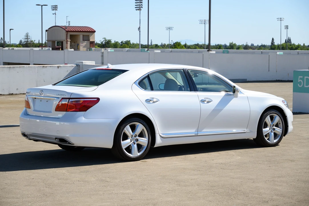 2010 Lexus LS 4th Gen - Image 26 of 31