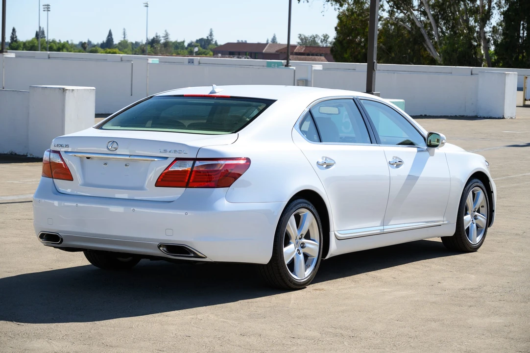 2010 Lexus LS 4th Gen - Image 27 of 31
