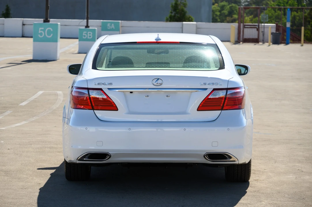2010 Lexus LS 4th Gen - Image 21 of 31