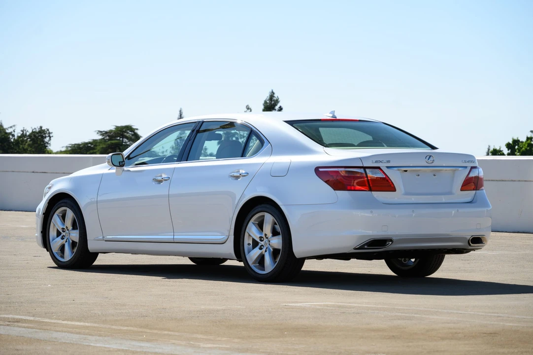 2010 Lexus LS 4th Gen - Image 19 of 31