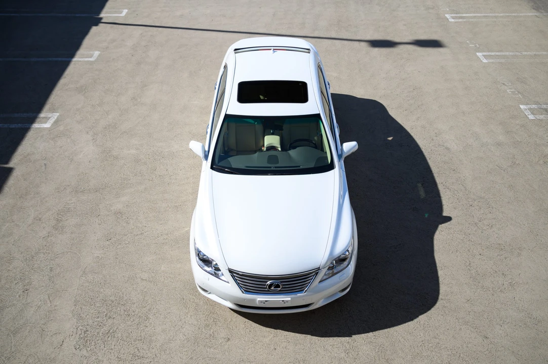 2010 Lexus LS 4th Gen - Image 2 of 31