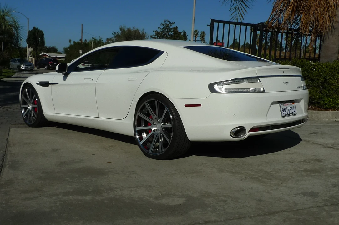 2011 Aston Martin Rapide - Image 10 of 31