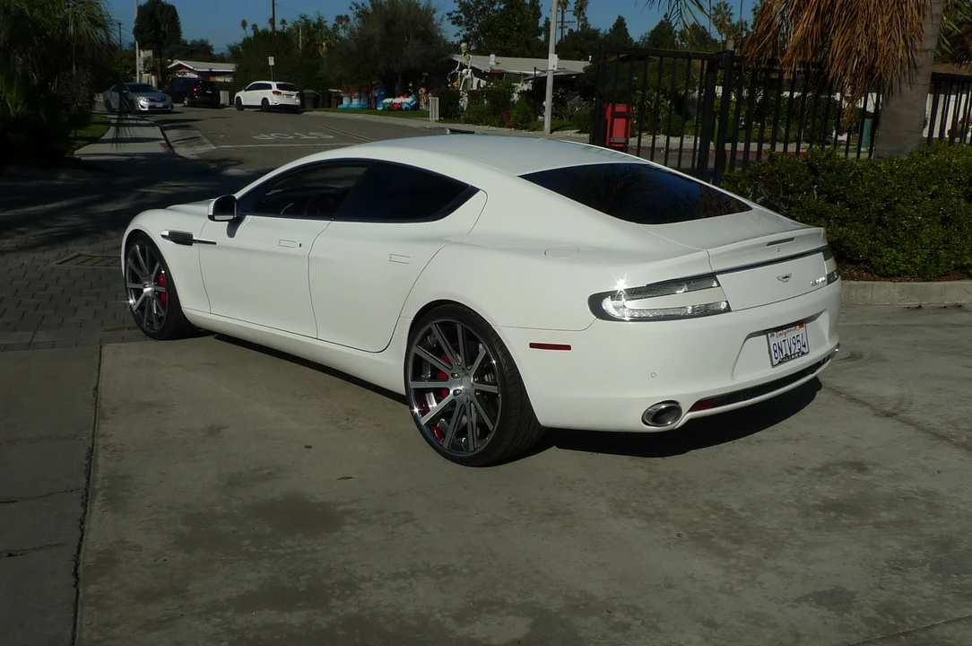 2011 Aston Martin Rapide - Image 9 of 31