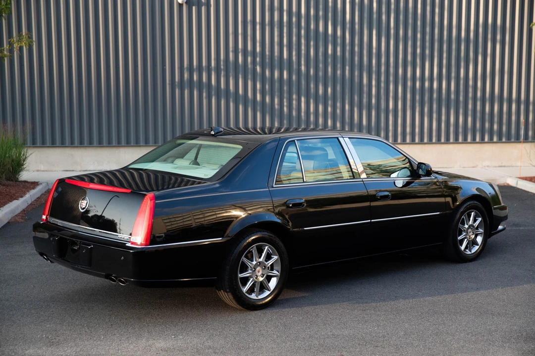 2011 Cadillac DTS - Image 20 of 31