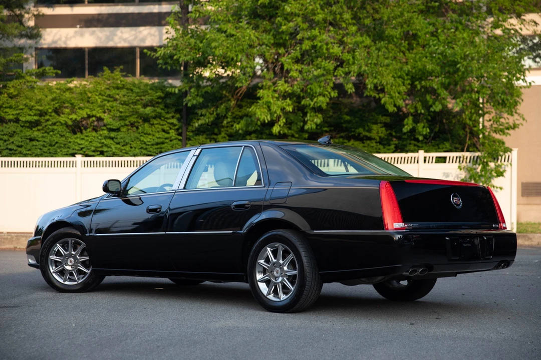 2011 Cadillac DTS - Image 16 of 31