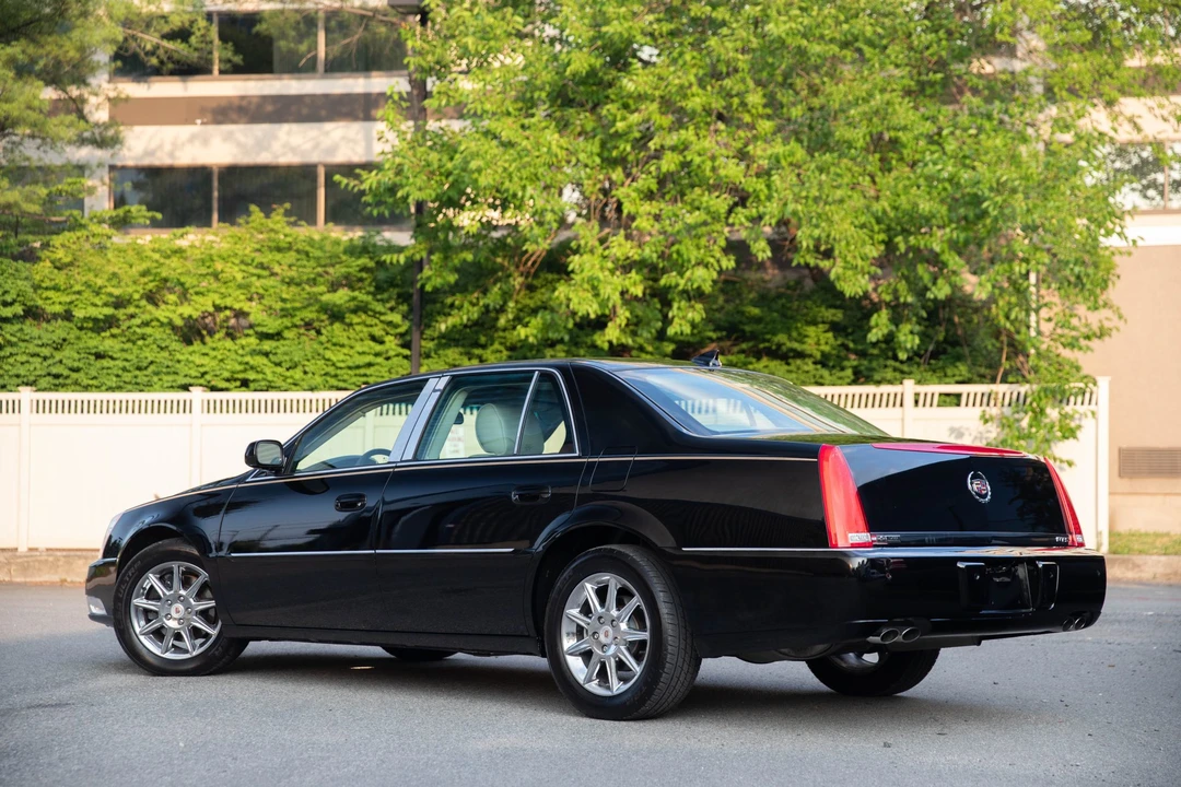 2011 Cadillac DTS - Image 15 of 31