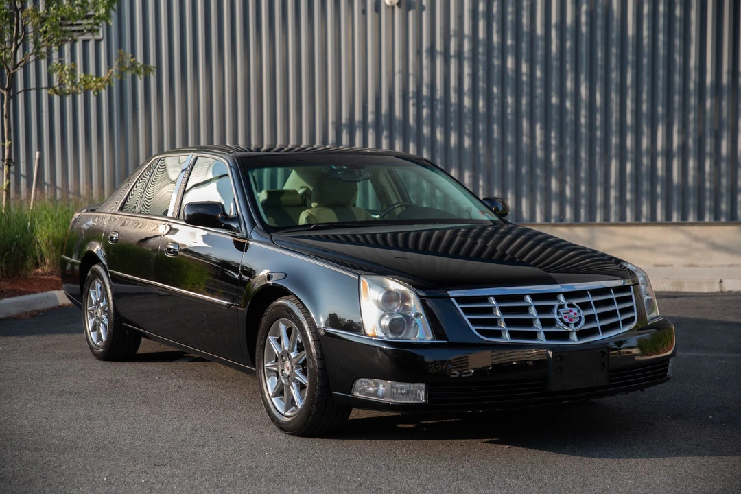 2011 Cadillac DTS - Image 7 of 31