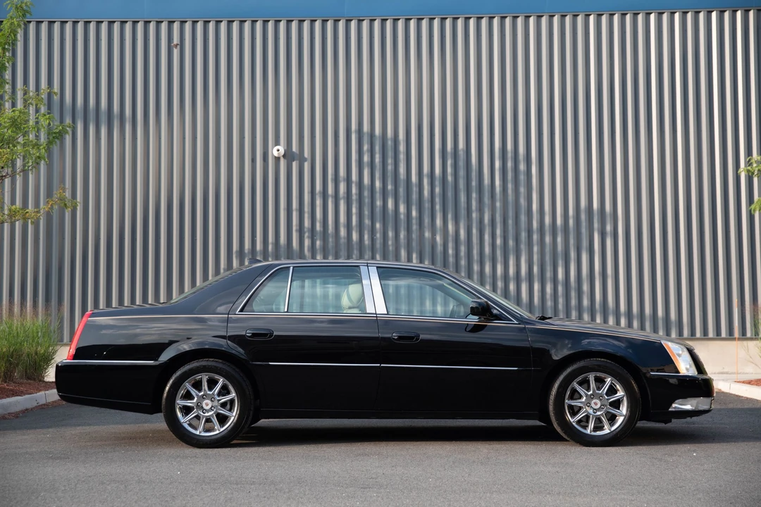 2011 Cadillac DTS - Image 22 of 31
