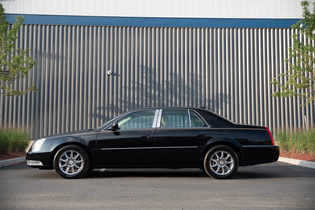 2011 Cadillac DTS - Image 13 of 31