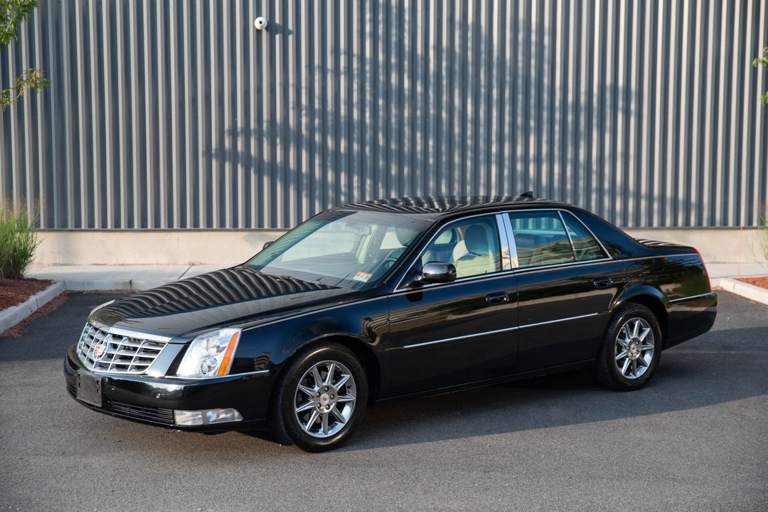 2011 Cadillac DTS - Image 11 of 31
