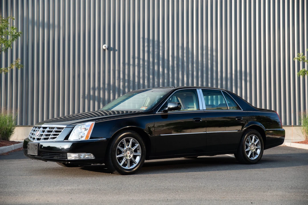 2011 Cadillac DTS - Image 12 of 31