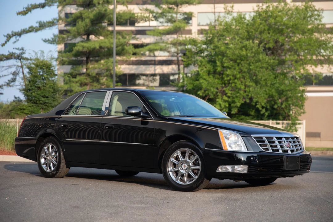 2011 Cadillac DTS - Image 3 of 31