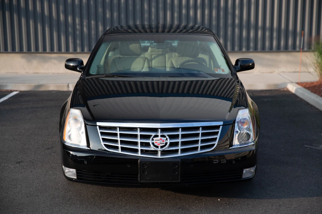 2011 Cadillac DTS - Image 9 of 31