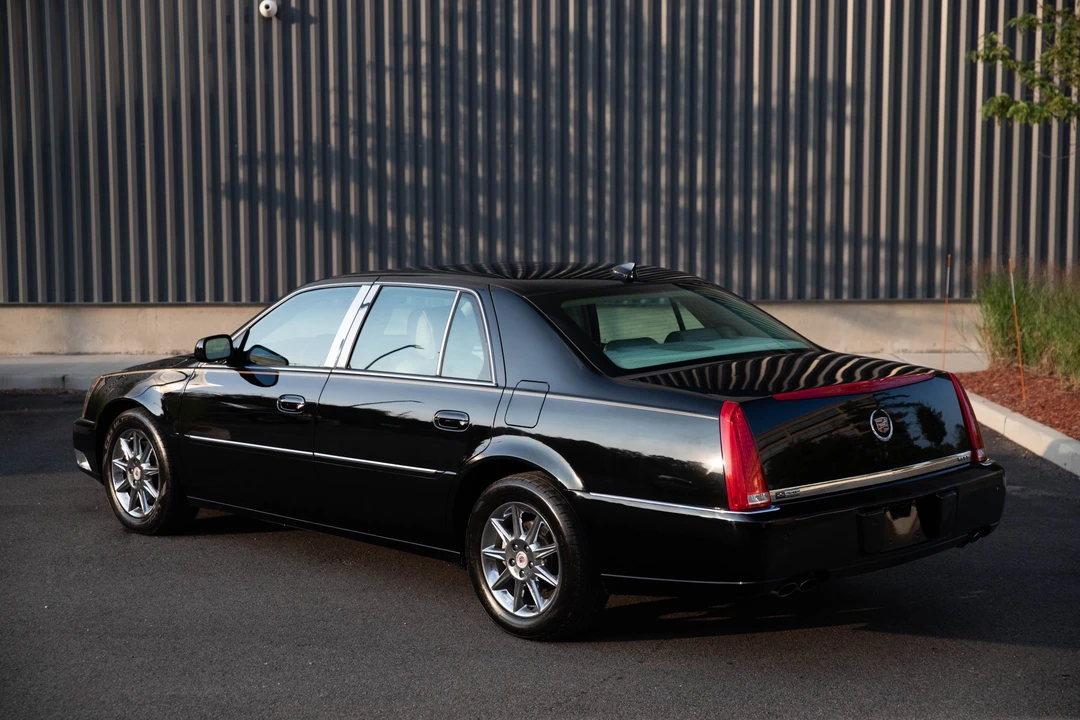 2011 Cadillac DTS - Image 17 of 31